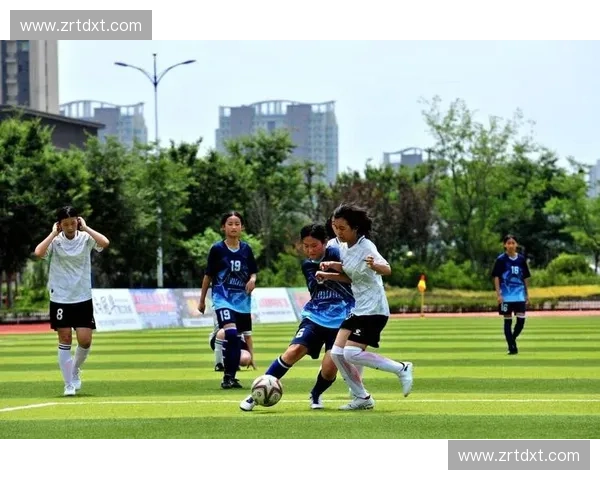 从城市激情到绿茵梦想上海足球联赛点燃全民运动热潮